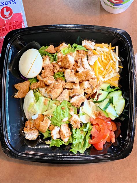 It comprises mixed greens, carrots, red cabbage, Roma tomatoes, cucumbers, Jack cheese and cheddar, Texas toast, and fried onions. . Calories in zaxbys